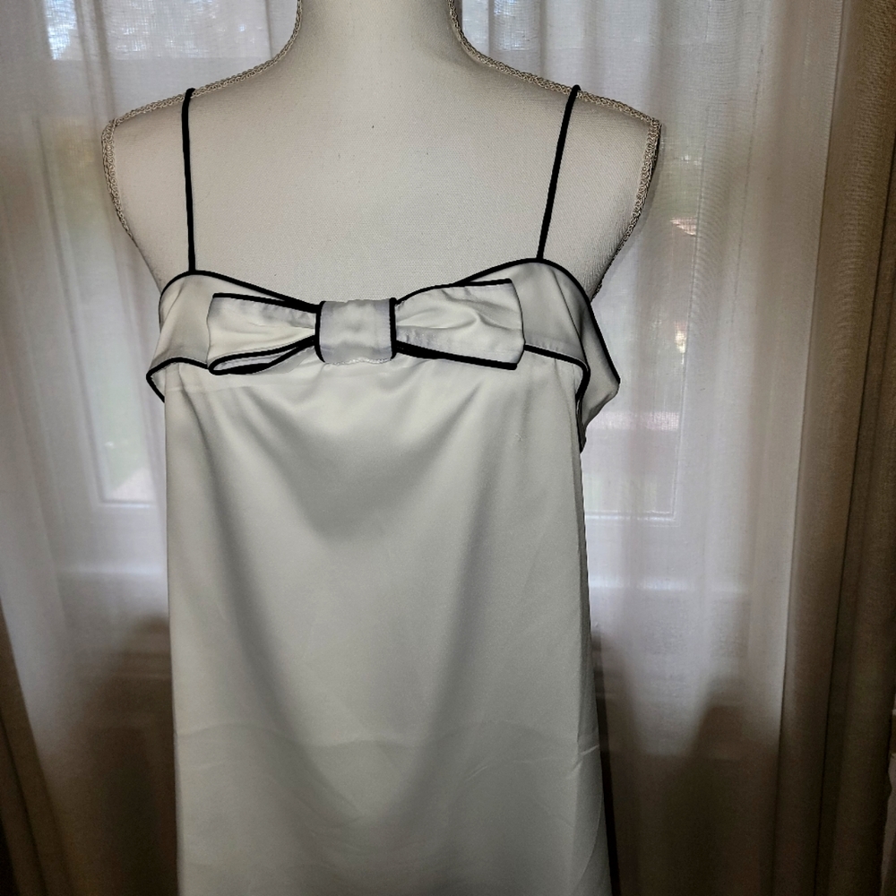 White, sleeveless cami